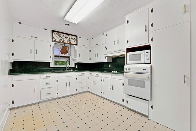 901 W Hanna Street, Denison, TX 75020
