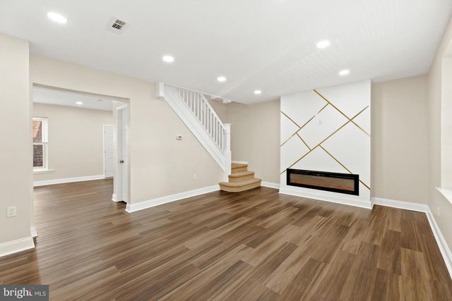 6826 N 15TH ST, Philadelphia, PA 19126