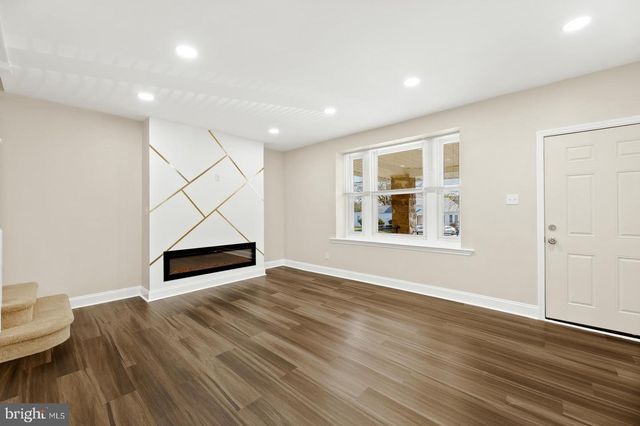 6826 N 15TH ST, Philadelphia, PA 19126