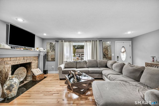 207 Manor Road, Southington, CT 06479