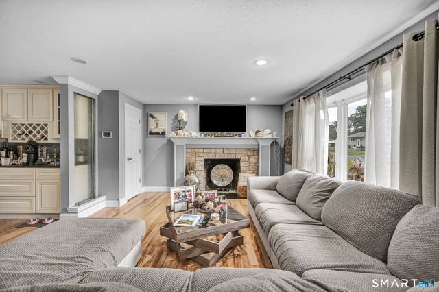 207 Manor Road, Southington, CT 06479