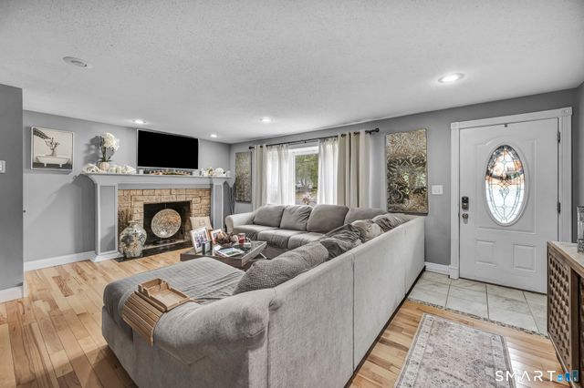 207 Manor Road, Southington, CT 06479