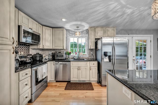 207 Manor Road, Southington, CT 06479