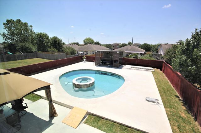 205 Rinehardt ST, Hutto, TX 78634