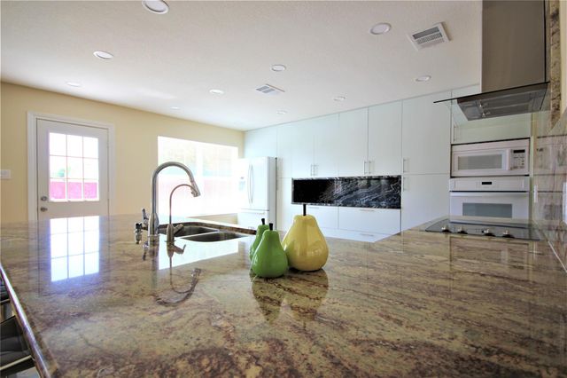 205 Rinehardt ST, Hutto, TX 78634