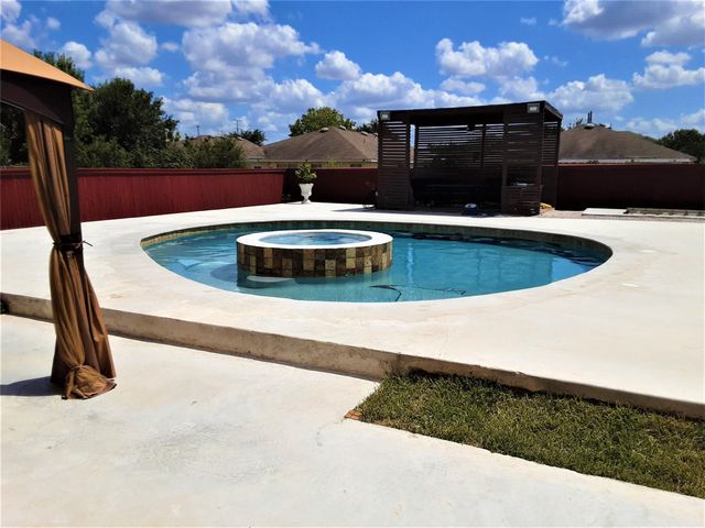 205 Rinehardt ST, Hutto, TX 78634