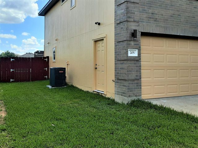 205 Rinehardt ST, Hutto, TX 78634