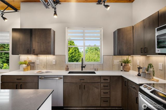 2371 Harbor Avenue SW, Seattle, WA 98126