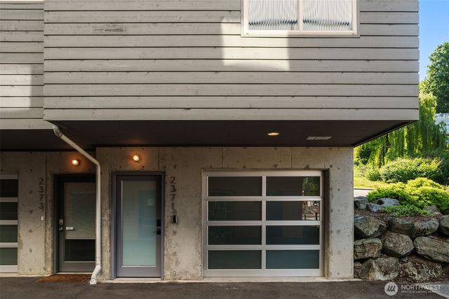 2371 Harbor Avenue SW, Seattle, WA 98126