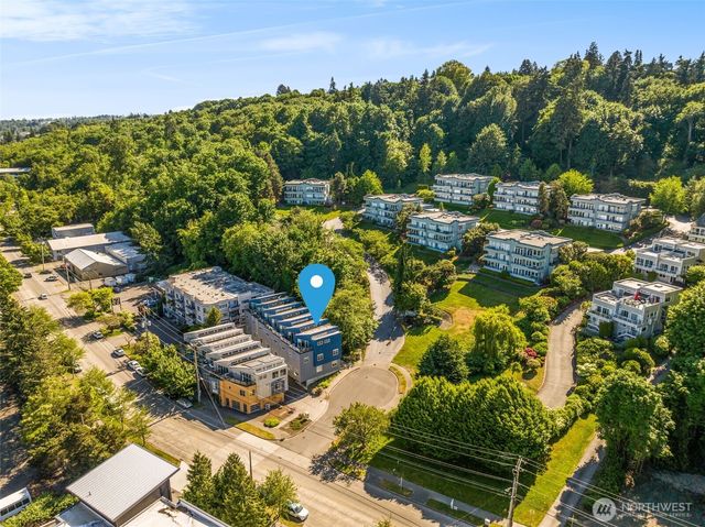 2371 Harbor Avenue SW, Seattle, WA 98126