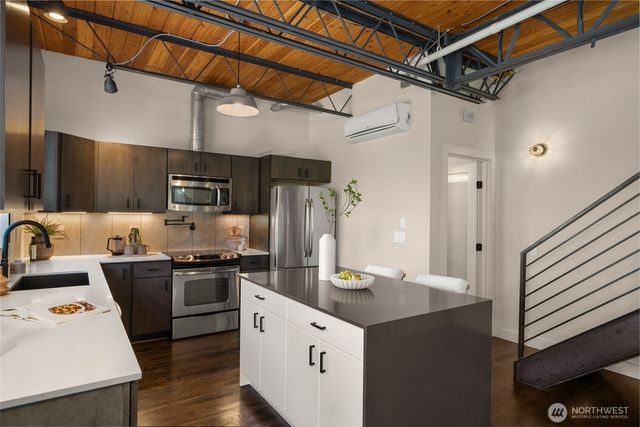 2371 Harbor Avenue SW, Seattle, WA 98126