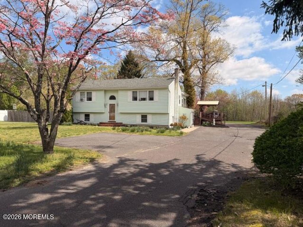 69 Hockamick Road, Cookstown, NJ 08511