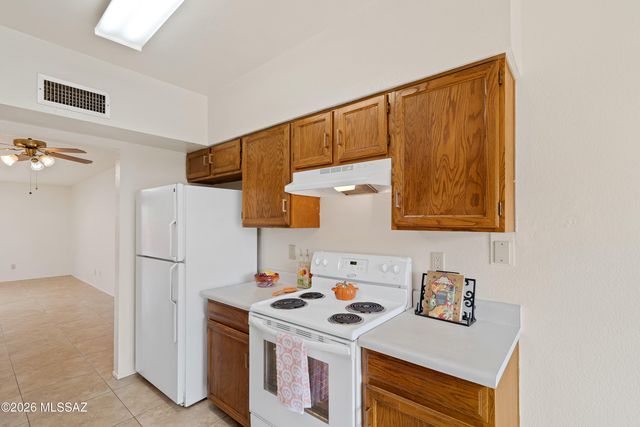 8905 E Calle Norlo, Tucson, AZ 85710