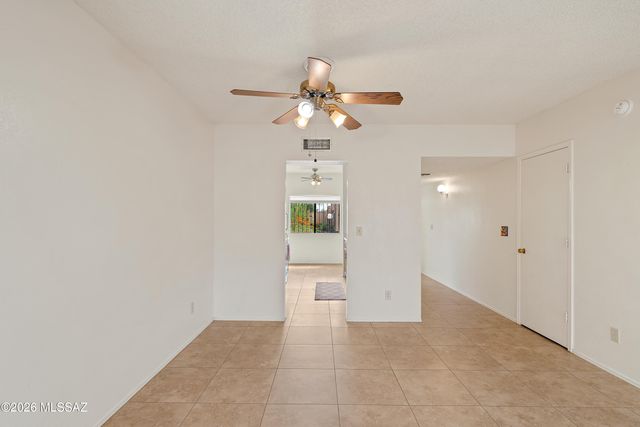 8905 E Calle Norlo, Tucson, AZ 85710