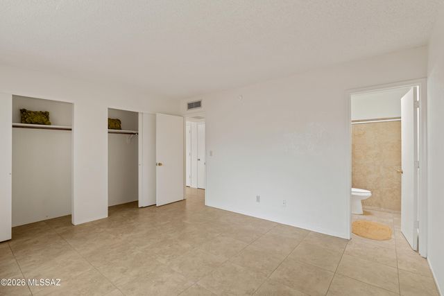 8905 E Calle Norlo, Tucson, AZ 85710