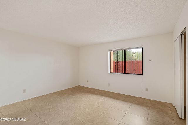 8905 E Calle Norlo, Tucson, AZ 85710