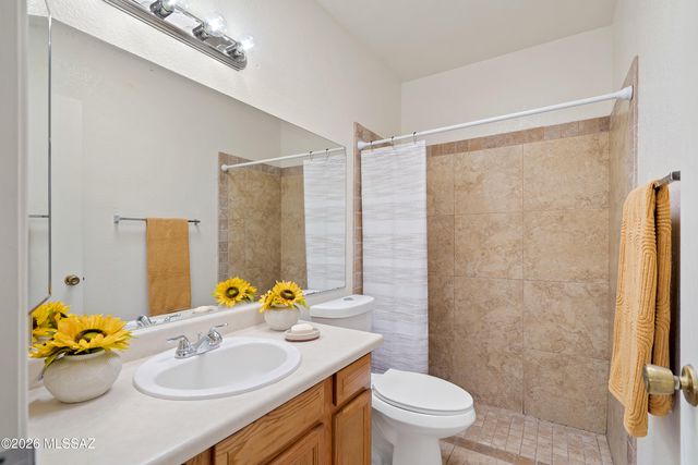 8905 E Calle Norlo, Tucson, AZ 85710