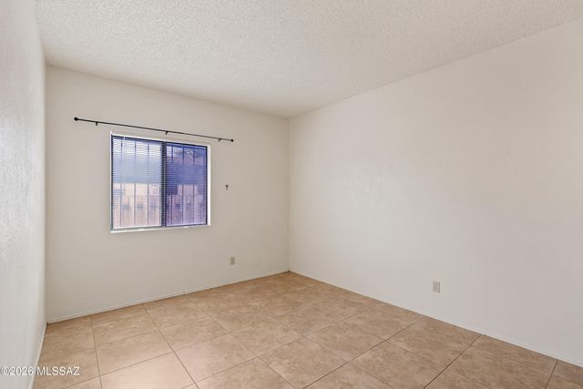 8905 E Calle Norlo, Tucson, AZ 85710