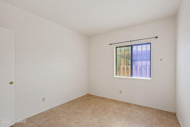 8905 E Calle Norlo, Tucson, AZ 85710