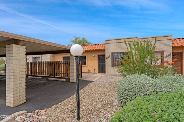 8905 E Calle Norlo, Tucson, AZ 85710
