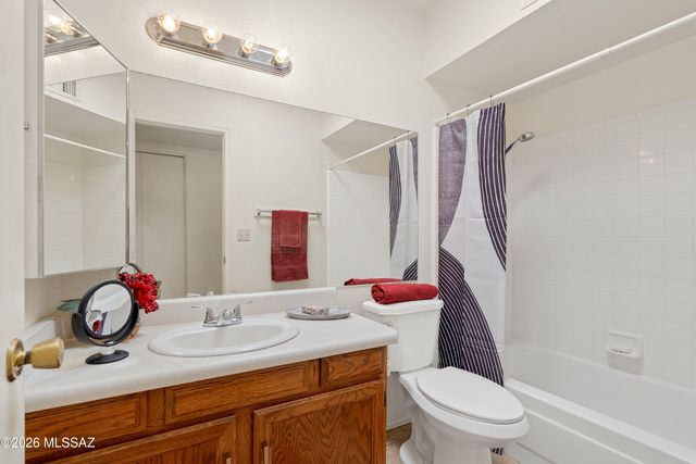 8905 E Calle Norlo, Tucson, AZ 85710
