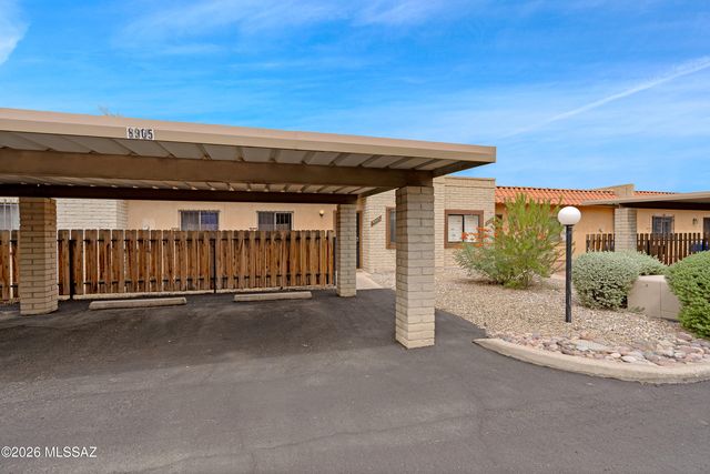 8905 E Calle Norlo, Tucson, AZ 85710