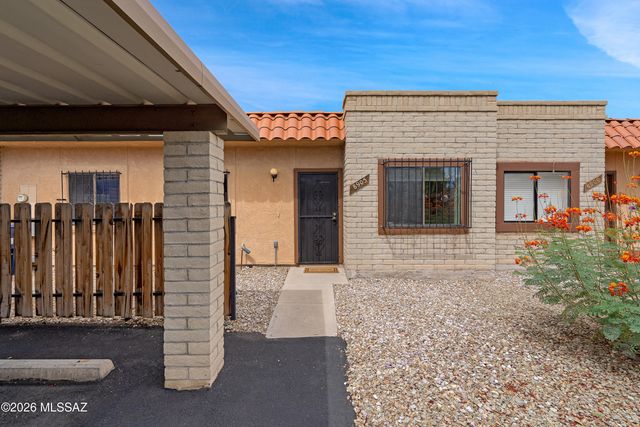 8905 E Calle Norlo, Tucson, AZ 85710