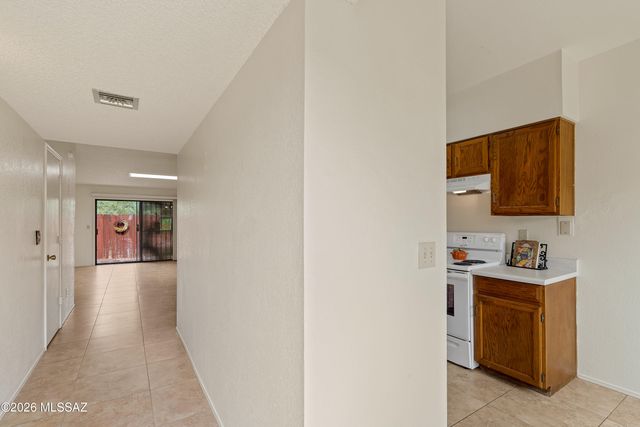 8905 E Calle Norlo, Tucson, AZ 85710
