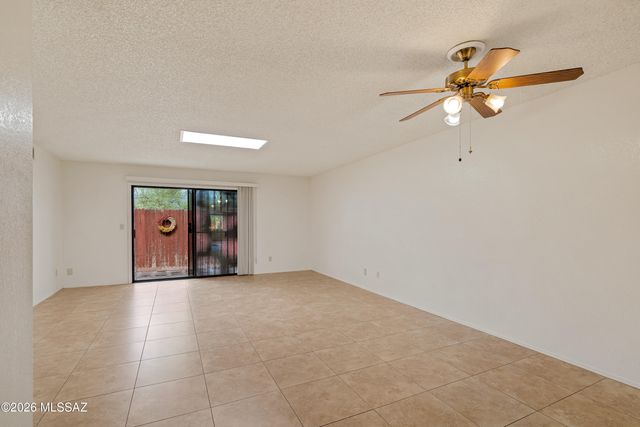 8905 E Calle Norlo, Tucson, AZ 85710