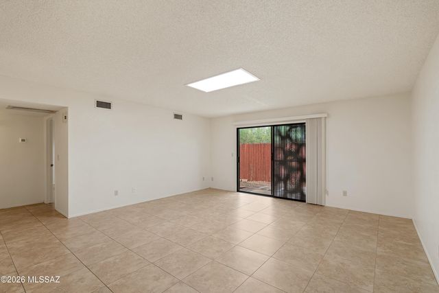 8905 E Calle Norlo, Tucson, AZ 85710