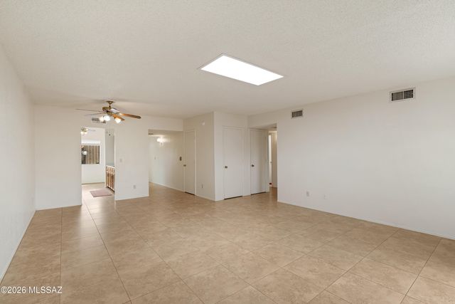 8905 E Calle Norlo, Tucson, AZ 85710
