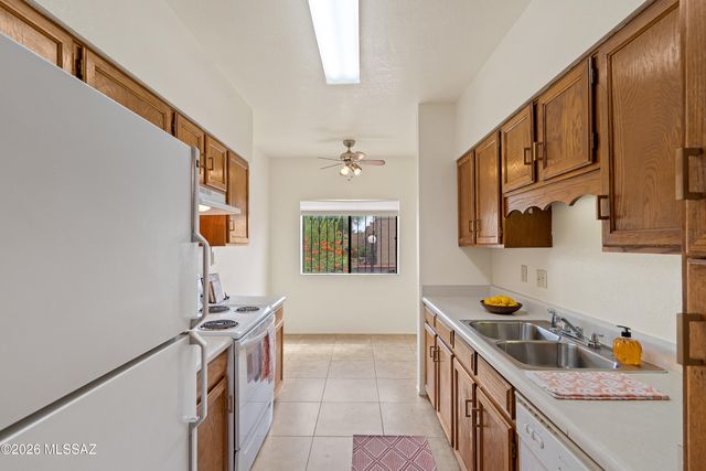 8905 E Calle Norlo, Tucson, AZ 85710