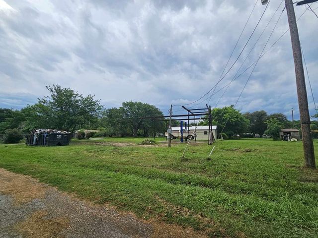 1067 Red Bird, Seven Points, TX 75143