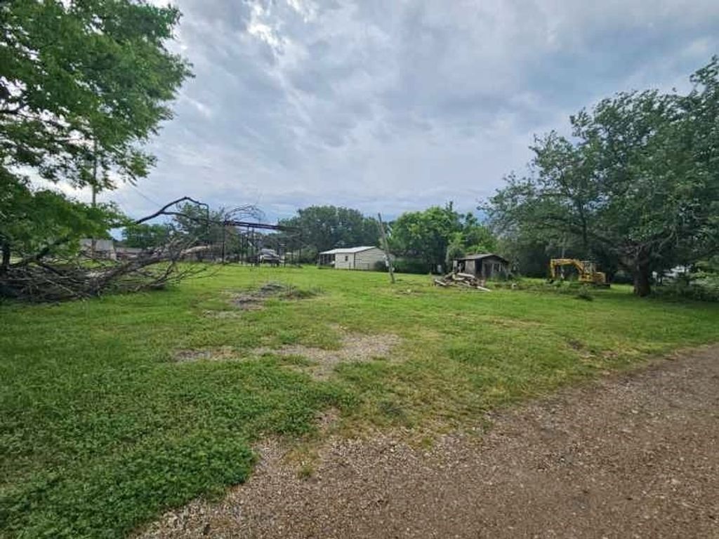 1067 Red Bird, Seven Points, TX 75143