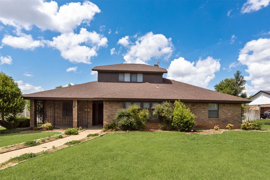 2735 Steamboat Circle, Arlington, TX 76006
