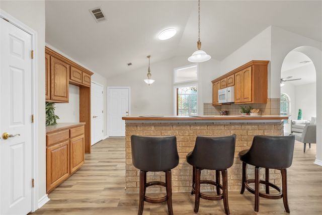 1392 Spanish Oak Trail, Whitney, TX 76692