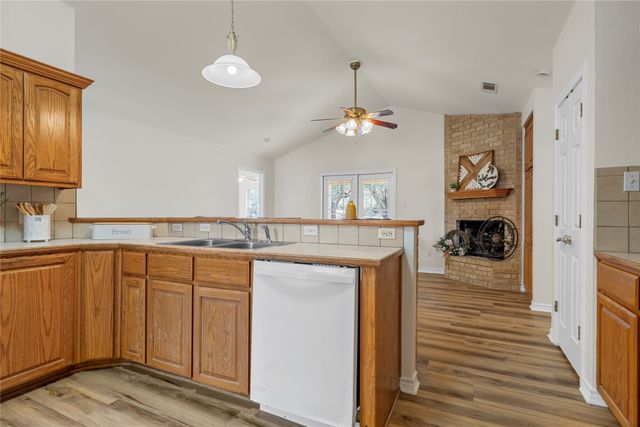 1392 Spanish Oak Trail, Whitney, TX 76692