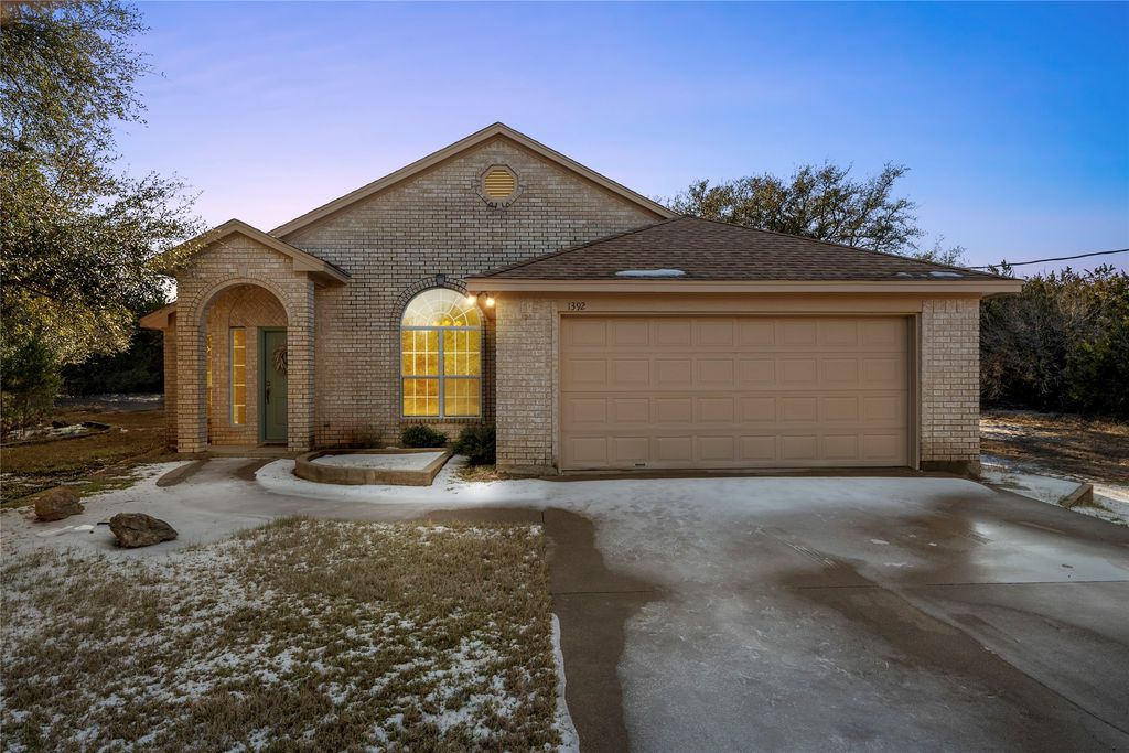 1392 Spanish Oak Trail, Whitney, TX 76692