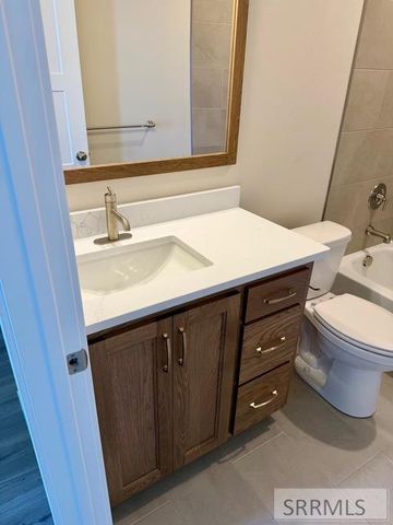 360 Meadow Walk Dr, Shelley, ID 83274