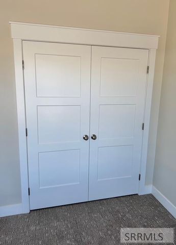 360 Meadow Walk Dr, Shelley, ID 83274