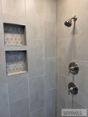 360 Meadow Walk Dr, Shelley, ID 83274