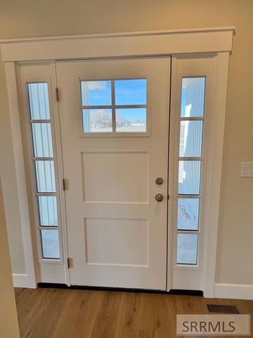 360 Meadow Walk Dr, Shelley, ID 83274