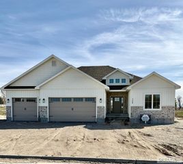 360 Meadow Walk Dr, Shelley, ID 83274