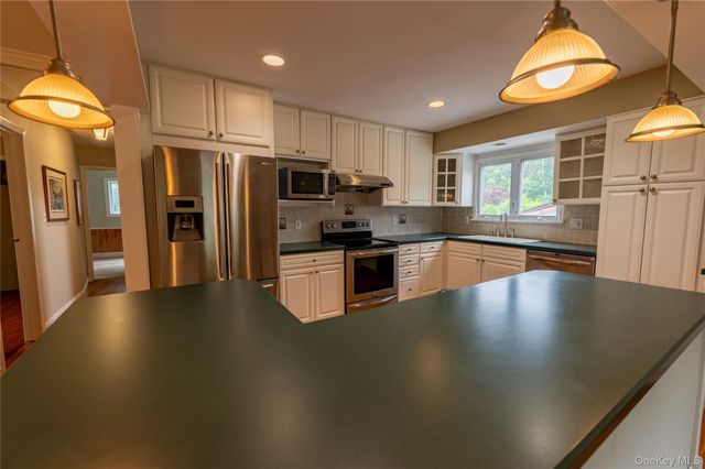 95 Haven Avenue, Ronkonkoma, NY 11779