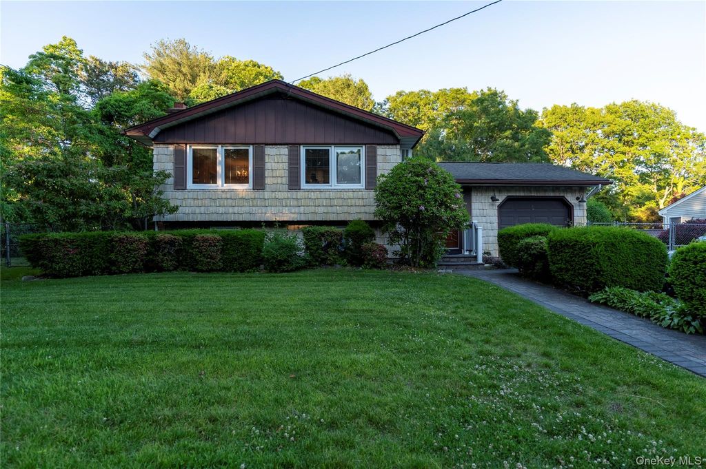 95 Haven Avenue, Ronkonkoma, NY 11779
