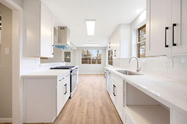 2114 Eagle Point Road, Crosby, TX 77532