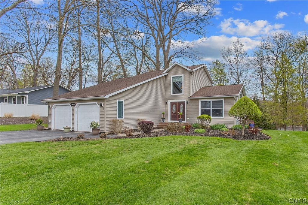 106 County Route 10, Schroeppel, NY 13132