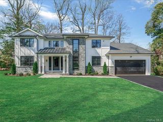 22 OLD FIELD Lane, Great Neck, NY 11020