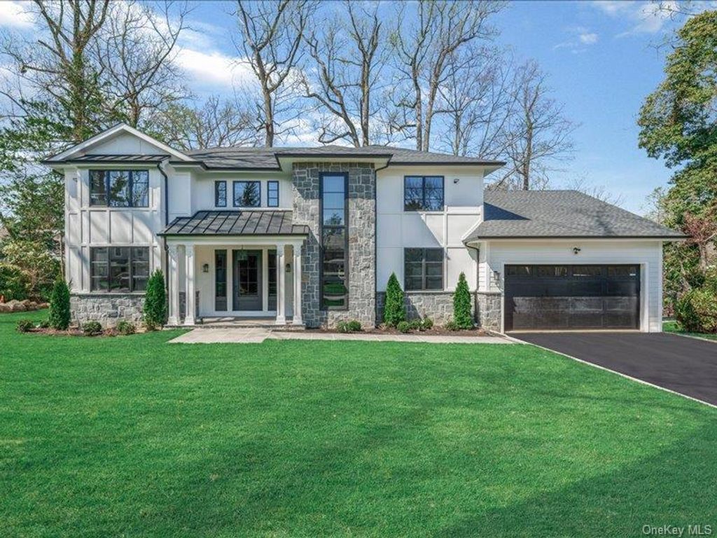 22 OLD FIELD Lane, Great Neck, NY 11020