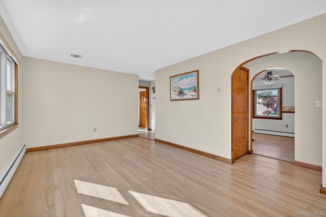 18 Oakland Avenue, Chester, NY 10918